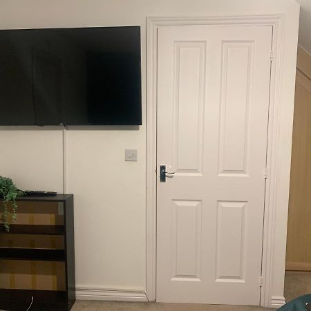 Comfy Double Bedroom In Greater Μάντσεστερ Εξωτερικό φωτογραφία