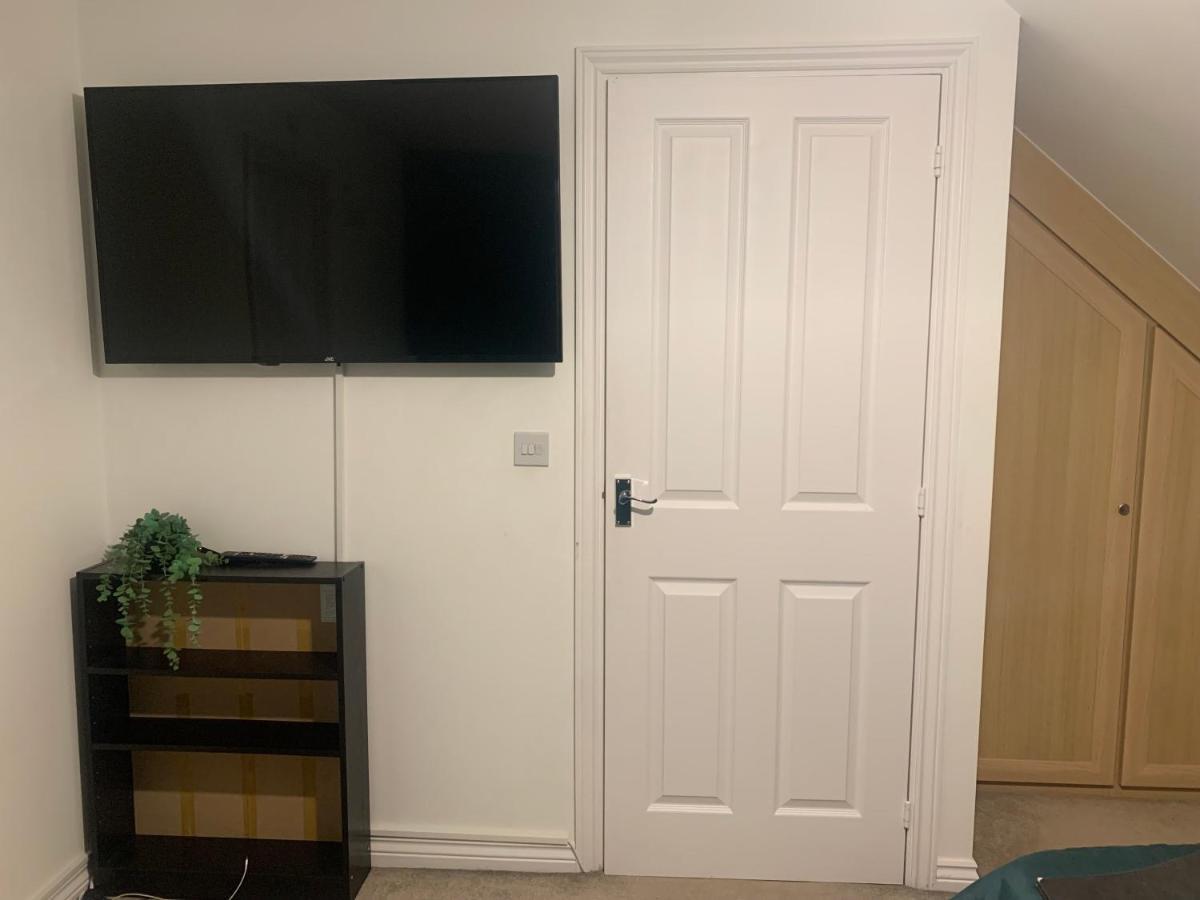Comfy Double Bedroom In Greater Μάντσεστερ Εξωτερικό φωτογραφία